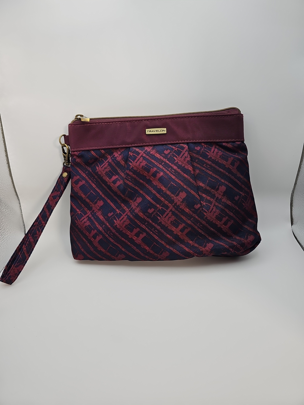 Travelon Burgundy & Navy Patterned Wristlet Clutch RFID